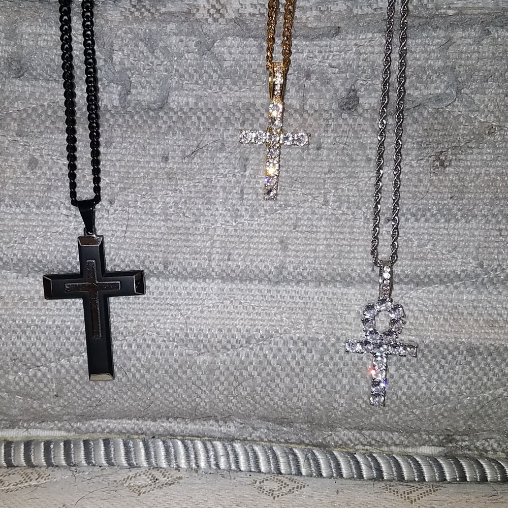 Set of chains and pendants